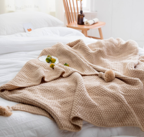 Heat Hollow Chunky knit throw with pom-pom fringe