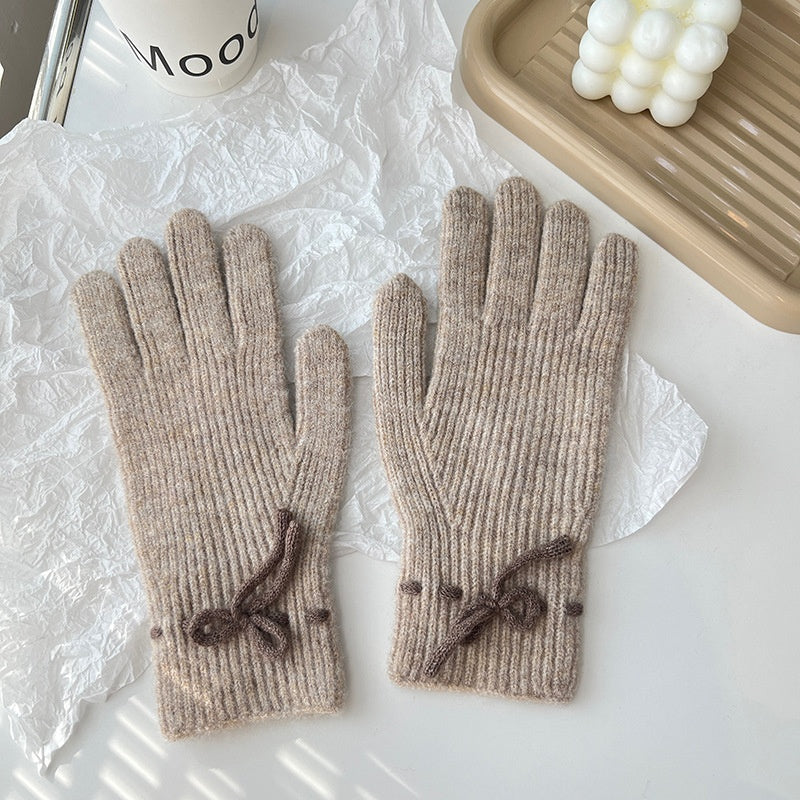 Cream ribbed knit gloves with bow