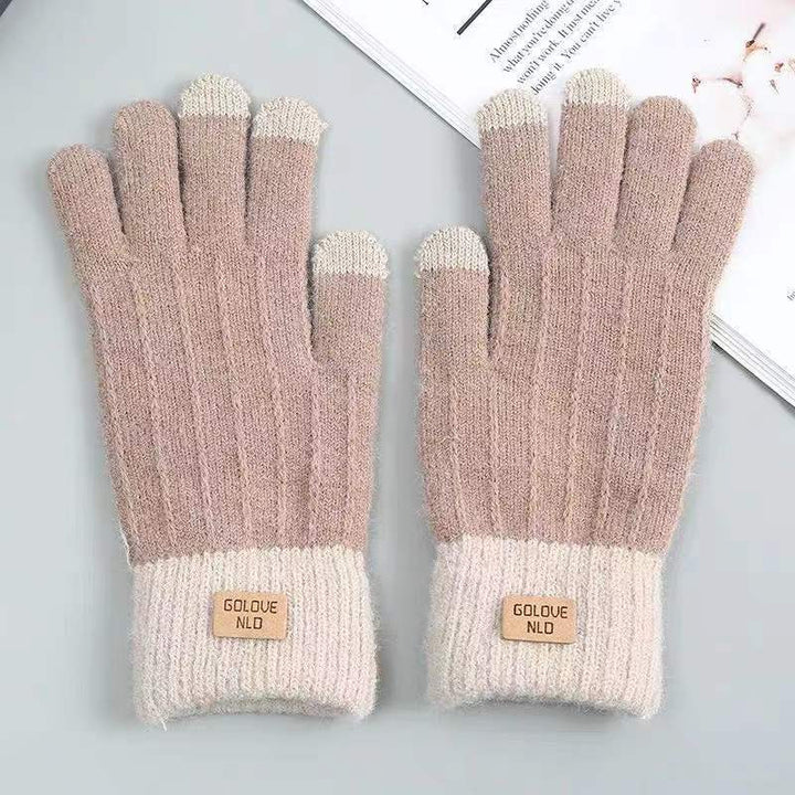 Knitted gloves with contrast ribbed cuff