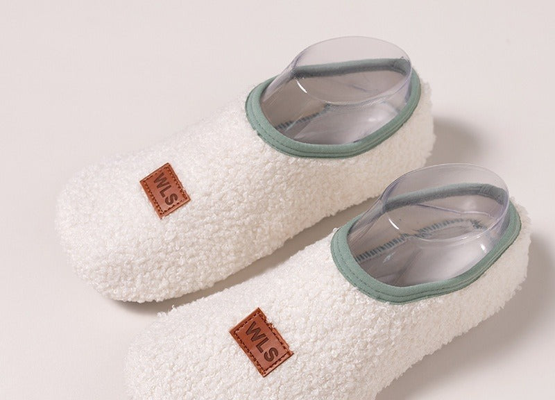 Fleece-lined slipper socks with non-slip sole